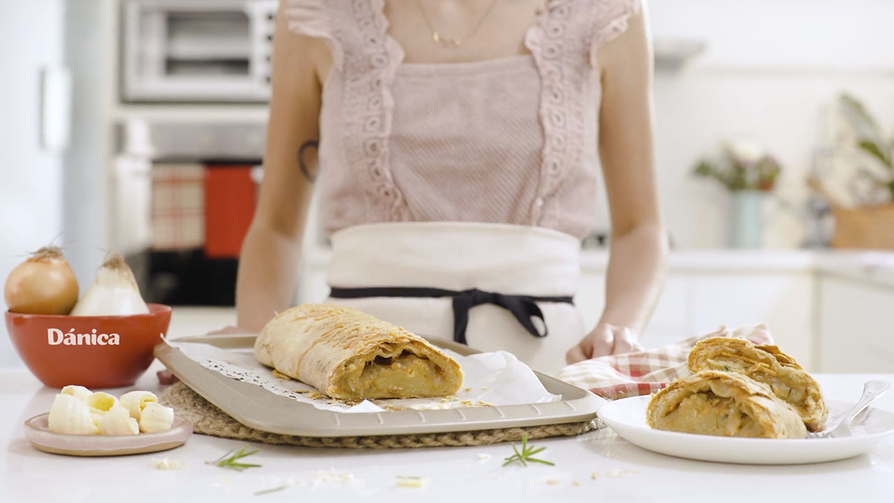 Strudel de cebollas caramelizadas y queso azul